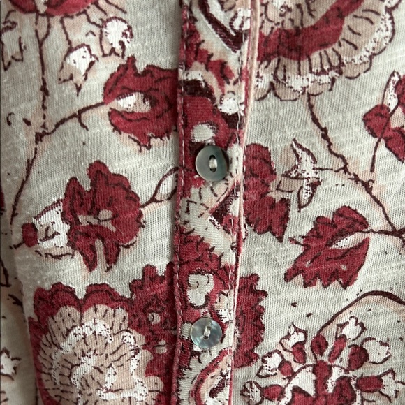 Lucky Brand Red/pastel grey and Cream/white Floral Blouse. Med. cotton/modal. - Picture 5 of 8